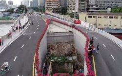 Rumah di Tengah Jalan Layang, Pemilik Tolak Pindah