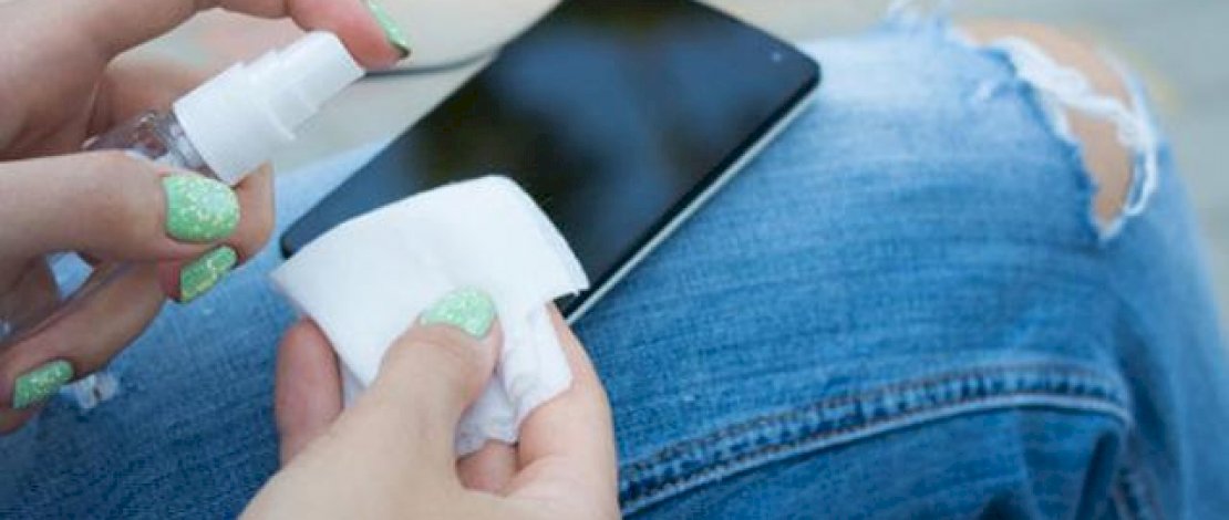 Amankah Hand Sanitizer Digunakan Bersihkan Layar Ponsel?