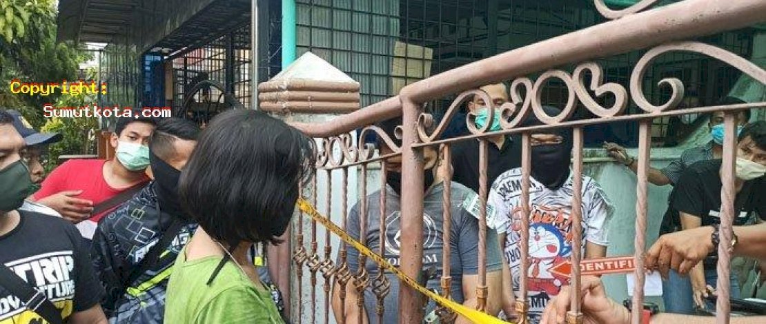 Ibu Jefri, Tek Sukfen saat prarekonstruksi. (Sumber: sumutkota.com)