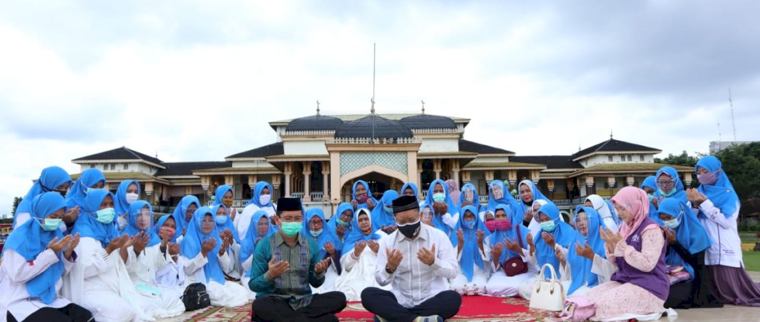 Suasana kegiatan 2X Khataman Alquran dirangkaikan doa untuk Medan Berkah.