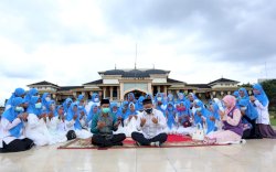 Doakan Medan Berkah, Guru Ngaji 2x Khataman Alquran Serentak di 50 Rumah Quran