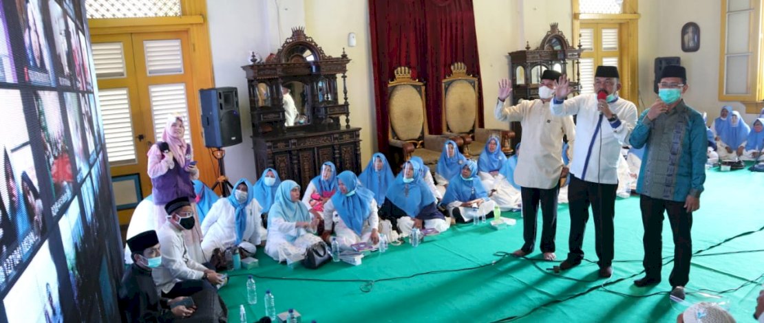 Suasana kegiatan 2X Khataman Alquran dirangkaikan doa untuk Medan Berkah.
