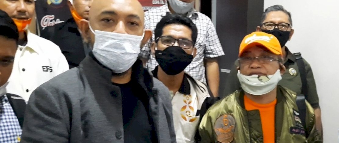 Tim Hukum Danny-Fatma usai melaporkan oknum SM dan YG ke Polda Sulsel.