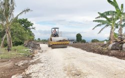 Dukung Petani, Operator PLTB Sidrap Lanjutkan Program Peningkatan Kualitas Jalan Desa