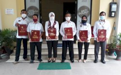 ASN Sekretariat&nbsp; KPU Kota Parepare Terima Tanda Kehormatan Satyalancana Karya Satya