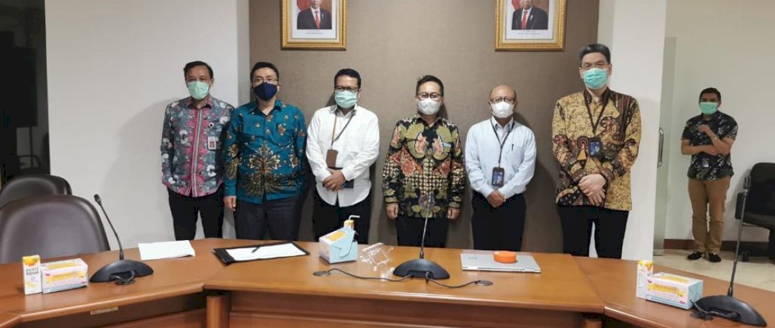 Stafsus Wapres, Sukriansyah S Latief saat memimpin rapat membahas penyelamatan polis PT Jiwasraya.