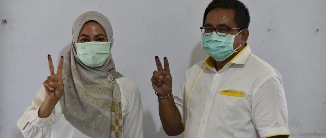 Indah Putri Indriani dan suami.