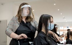 Penelitian Ungkap Bahwa 'Face Shields' Tidak Melindungi dari Covid-19