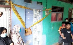 Dipergoki Tetangga Sedang Mutilasi Pasangan Sesama Jenisnya, Manusia Silver Ini Mengaku Pasang Keramik