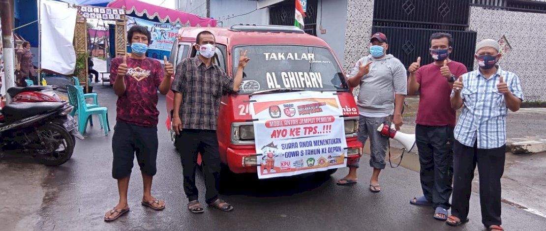 Kendaraan roda empat (Pete-pete) yang disiapkan panitia menjemput pemilih datang ke Tempat Pemungutan Suara (TPS) untuk menyalurkan hak pilihnya di Pilkada Kabupaten Gowa.