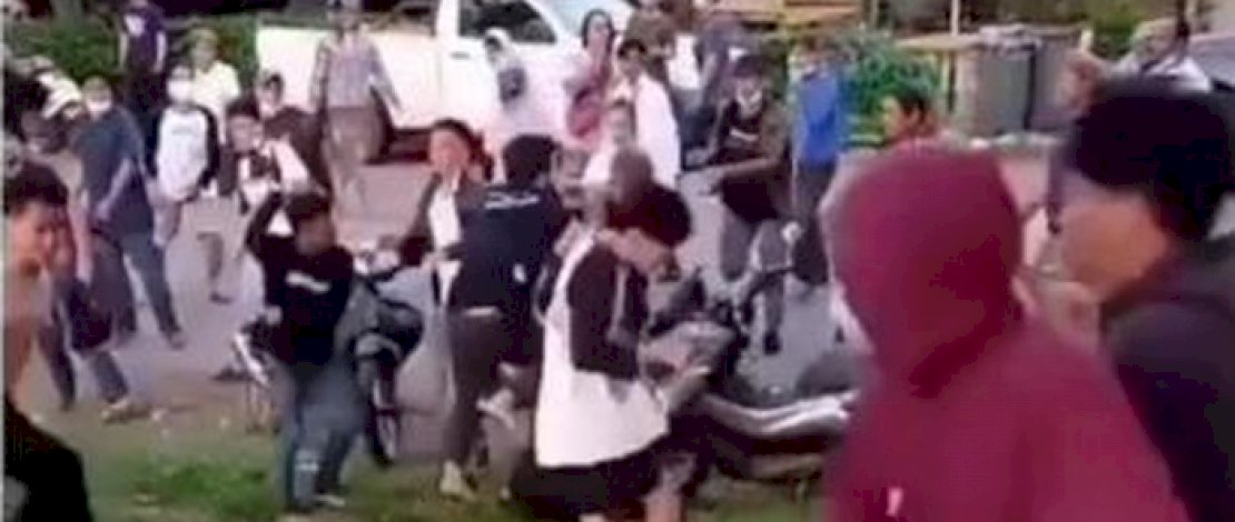 Tangkapan layar pendukung Ibas-Rio dan MTH-Budiman terlibat bentrok.