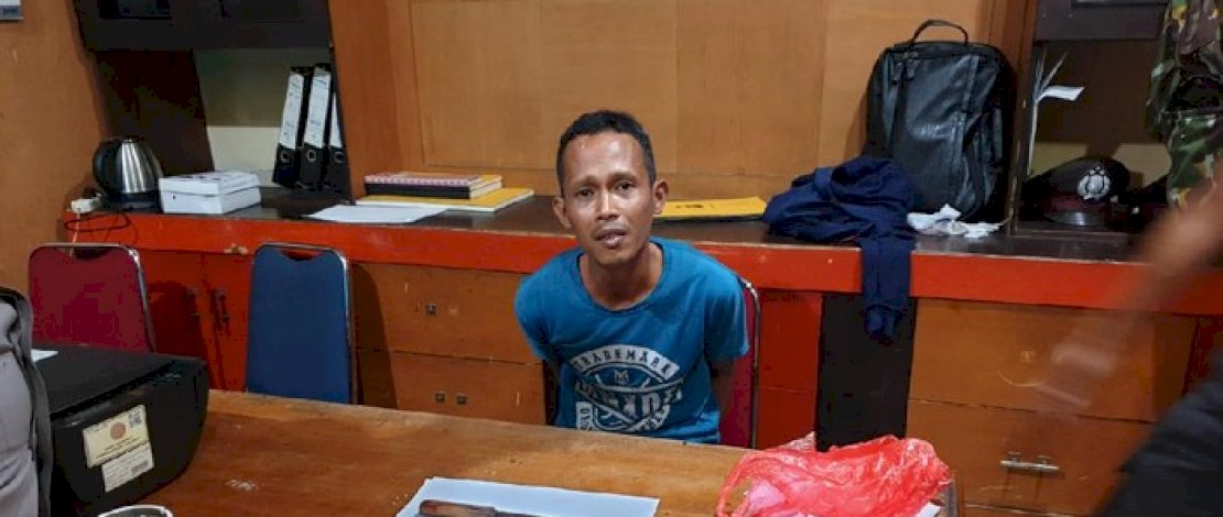Fahrur dan pisau yang dia gunakan membunuh ibu kandungnya.