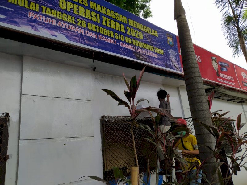 Pelempar Bom Molotov ke Pos Polantas Flyover Makassar Didentifikasi dari CCTV, Diduga dari Ketinggian