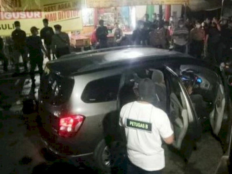 Rekonstruksi Penembakan 6 Laskar FPI, 2 Ditembak di Km 50, 4 Tewas Ditembak di Dalam Mobil