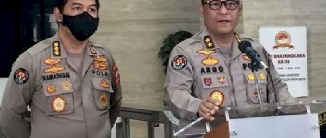Konferensi pers oleh Kadiv Humas Mabes Polri Irjen Argo Yuwono, dan adegan rekonstruksi yang digelar penyidik kepolisian.