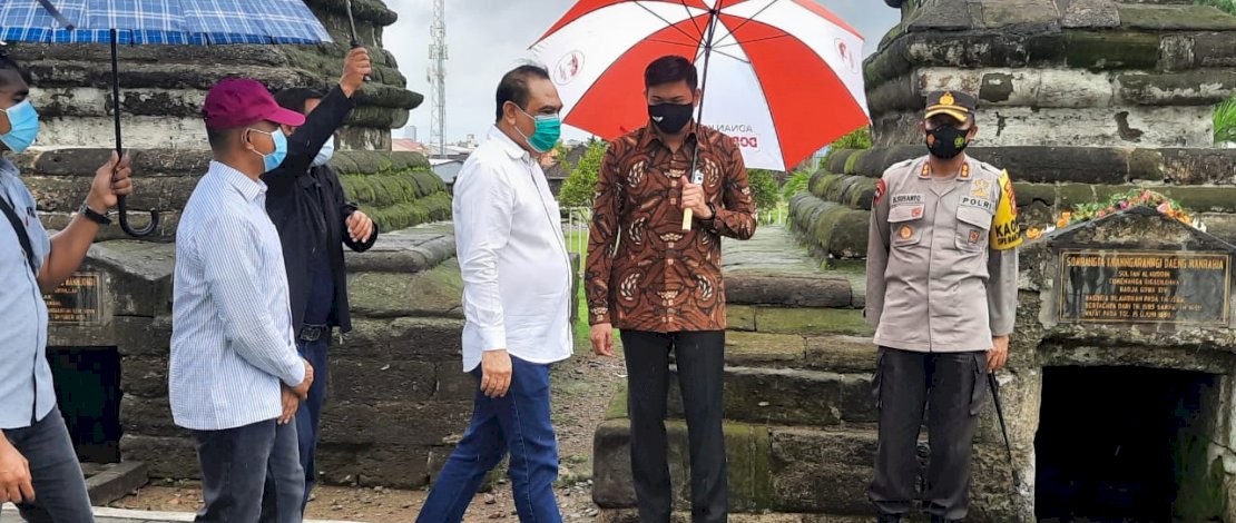 Bupati Gowa Dampingi Mantan Wakapolri Ziarah di Makam Pahlawan Nasional