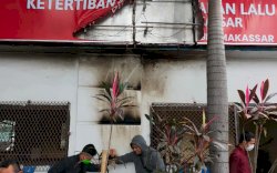 Polisi Duga Pelaku Pelemparan Molotov Lebih dari Dua Orang