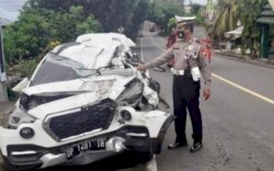 Sopir Minibus Diduga Ngantuk, Senggol Truk Nissan hingga Remuk