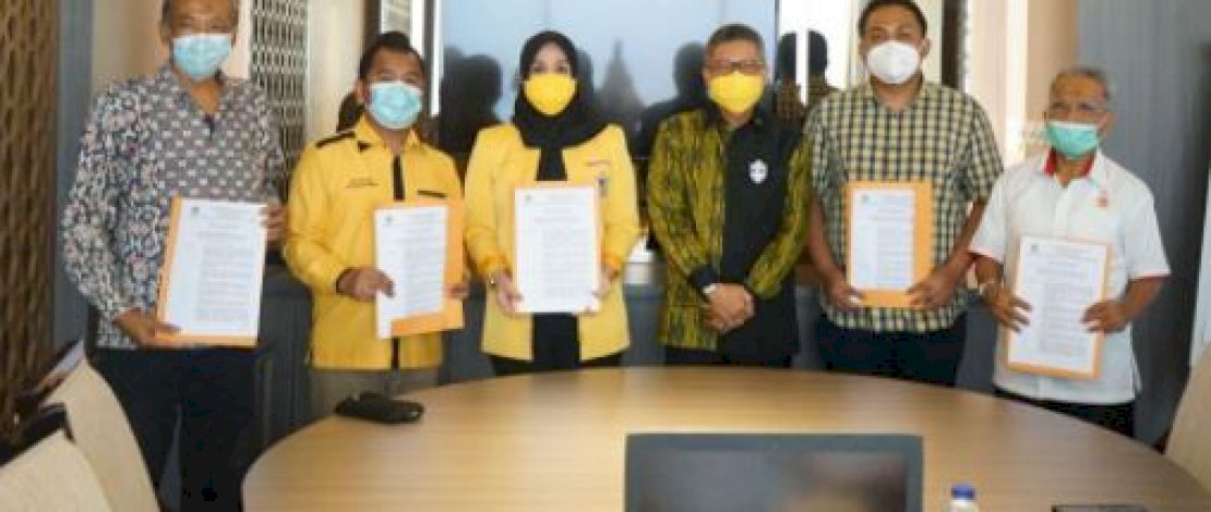 Penyerahan surat tugas sebagai Plt yang dilakukan oleh Ketua DPD I Partai Golkar Sulsel, Taufan Pawe.