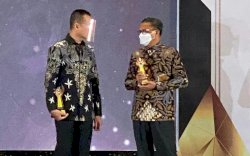 Nurdin Abdullah Raih Penghargaan Gubernur Peduli Olahraga