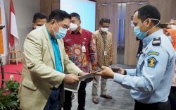 Terima Piagam Penghargaan BPUM, Sekprov Sampaikan Gerak Positif Pertumbuhan Ekonomi Sulsel