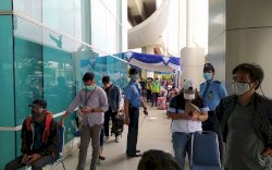 Hari ke 3 Antrean Rapid Test Antigen Membeludak di Bandara Soekarno-Hatta