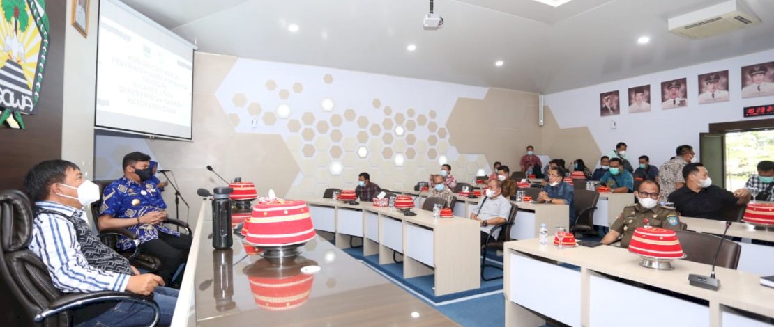 Pemkab Gowa menerima kunjungan kerja rombongan Kabupaten Minahasa Tenggara, Kunjungan tersebut  diterima langsung oleh Bupati Gowa, Adnan Purichta Ichsan YL di Baruga Karaeng Pattingalloang, Kantor Bupati Gowa, Jumat (18/12/2020).