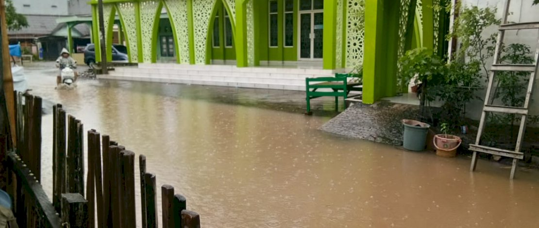 Banjir di Perumahan Puri Pattene Permai, Kelurahan Sudiang, Kecamatan Biringkanaya.
