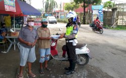 Gelar Operasi Lilin Nataru, Satlantas Polres Gowa Juga Bagi-bagi Sembako