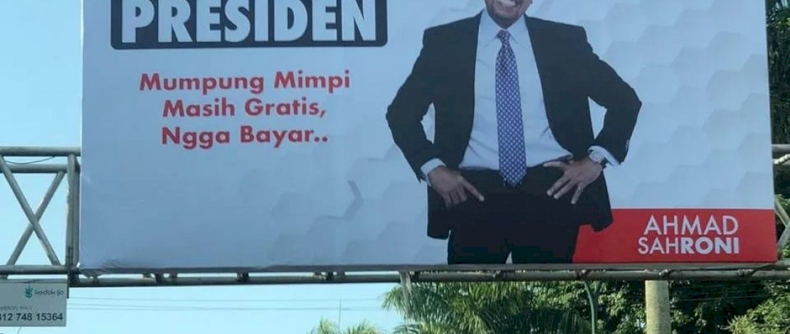 Salah satu baliho yg bergambar Ahamd Sahroni di sudut jalan di Kota Makassar