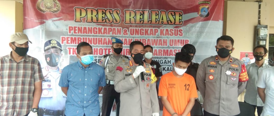 Pelaku pembunuhan dihadirkan dalam gelar perkara Polresta Banjarmasin. Pelaku pembunuhan dihadirkan dalam gelar perkara Polresta Banjarmasin.