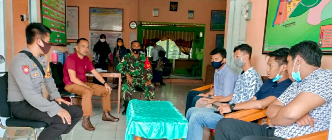 Musyawarah yang dilakukan KPMB dengan pemerintah setempat, terkait penolakan minimarket modern di Bontoa, Pangkep.