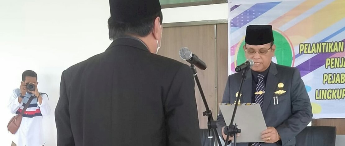 Bupati Luwu Doktor Basmin Mattayang mengambil sumpah dan melantik Penjabat Sekda Luwu Drs H Sulaiman MSi dan Pejabat Pimpinan Tinggi Pratama Lingkup Pemkab Luwu, Rabu (30/12/2020).