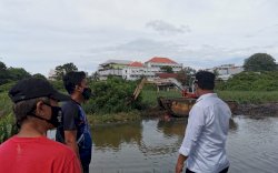 Wagub Sulsel Tinjau Pengerukan Sedimen dan Eceng Gondok