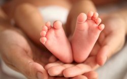 Bayi Perempuan dan Secarik Kertas Ditinggalkan di Dalam Boks Makanan, Begini Tulisannya