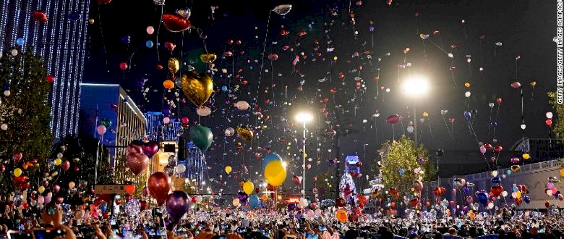 Tips Rayakan Tahun Baru Saat Musim Hujan, Dijamin Bakal Menyenangkan!