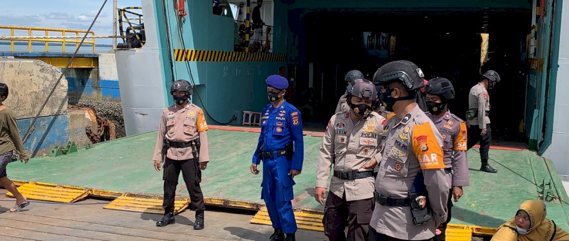 Sasar Objek Wisata Dan Pelabuhan Penyeberangan Bajoe, Ini Yang Dilakukan Personel Brimob Bone Sasar Objek Wisata Dan Pelabuhan Penyeberangan Bajoe, Ini Yang Dilakukan Personel Brimob Bone