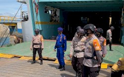 Sasar Objek Wisata Dan Pelabuhan Penyeberangan Bajoe, Ini Yang Dilakukan Personel Brimob Bone