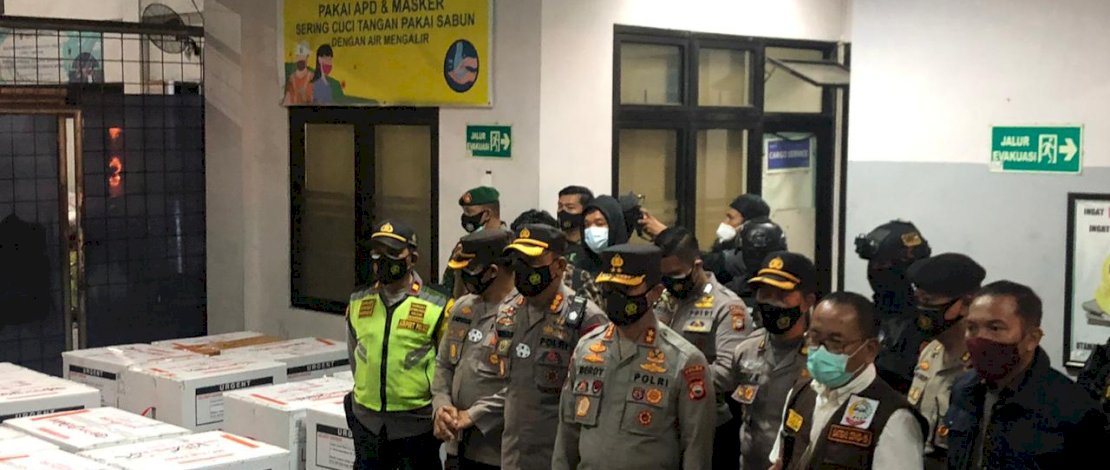 Vaksin Sinovac yang tiba di Kargo bandara Internasional Sultan Hasanuddin, Maros.