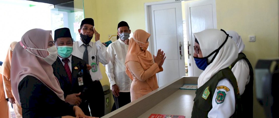 Bupati Lutra, Indah Putri Indriani pada peringatan HAB Kemenag di Lutra.