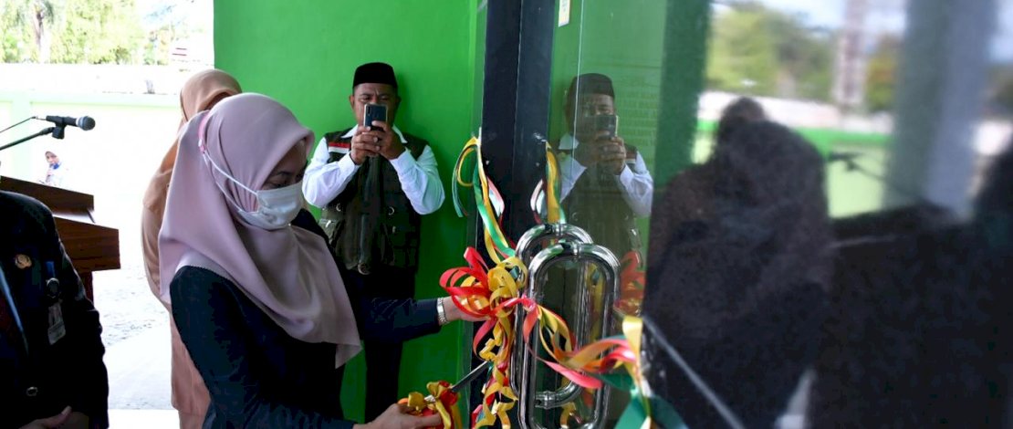 Bupati Lutra, Indah Putri Indriani pada peringatan HAB Kemenag di Lutra.