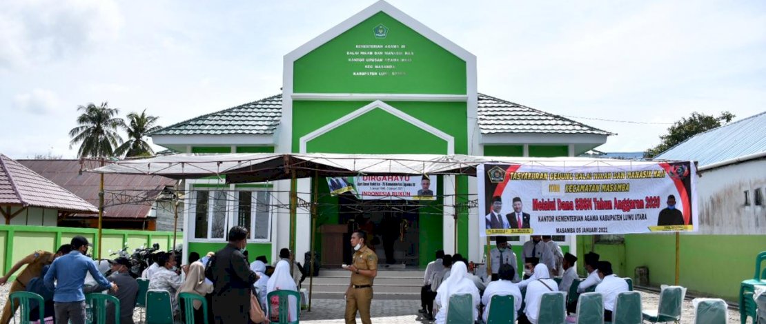 Bupati Lutra, Indah Putri Indriani pada peringatan HAB Kemenag di Lutra.