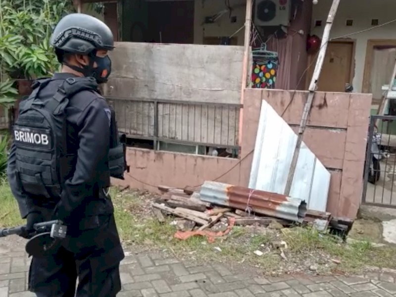 Kesaksian Warga: Terduga Teroris di Makassar Pernah Naikkan Bendera Misterius, Putranya Robek Merah Putih