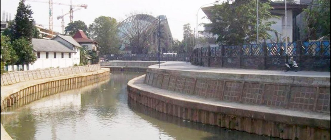 Model kanal dan tanggul yang akan dibangun di Lutra.