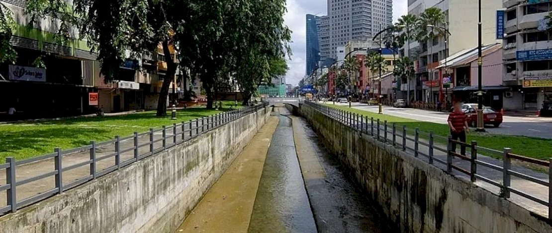Model kanal dan tanggul yang akan dibangun di Lutra.