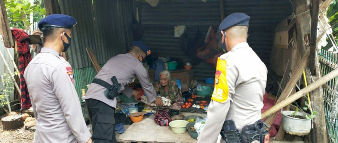 Dampak Covid-19, Kembali Batalyon C Pelopor Berikan Bantuan Sembako Untuk Masyarakat Bone