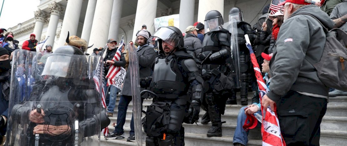 Twitter dan Facebook Blokir Sementara Akun Trump