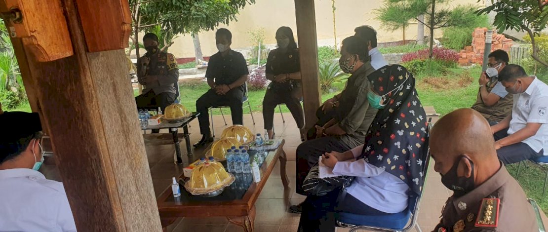 Suasana rapat tim Gugus Tugas Covid-19 di RTH Polres Luwu, Kamis, 7 Januari 2020.