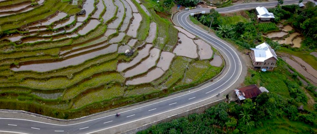 Gubernur Sulsel Tuntaskan Akses Jalan Beraspal di Daerah Terisolir Sinjai Barat