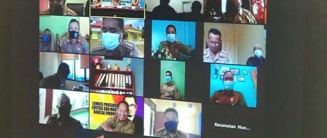Rapat daring Bupati Nunukan, Hj Asmin Laura Hafid dengan para camatnya.